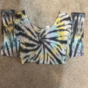 Tie-Dye off the shoulder cropped long sleeve.
